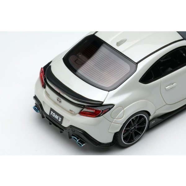 画像7: EIDOLON 1/43 TOM'S GR86 Wide Body 2022 Crystal White Pearl Limited 50 pcs. (7)