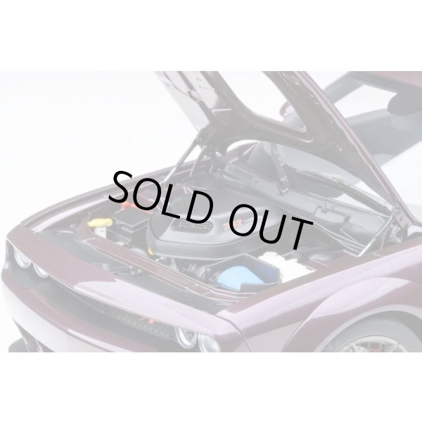 画像11: AUTOart 1/18 Dodge Challenger R/T Scat Pack Widebody 2022 (HELLRAISIN / Metallic Purple) (11)