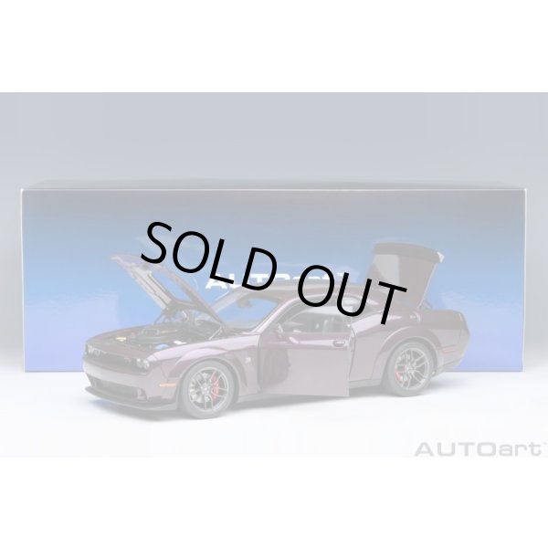 画像20: AUTOart 1/18 Dodge Challenger R/T Scat Pack Widebody 2022 (HELLRAISIN / Metallic Purple) (20)