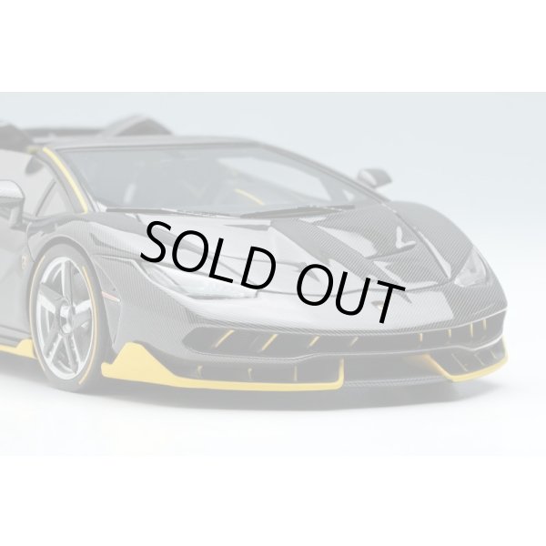 画像11: EIDOLON COLLECTION 1/43 Lamborghini Centenario Roadster LP770-4 2016 Visible Carbon / Yellow Stripe Limited 100 pcs. (11)