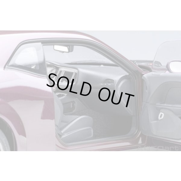 画像10: AUTOart 1/18 Dodge Challenger R/T Scat Pack Widebody 2022 (HELLRAISIN / Metallic Purple) (10)