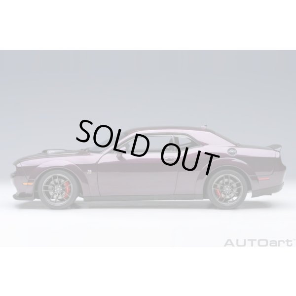 画像3: AUTOart 1/18 Dodge Challenger R/T Scat Pack Widebody 2022 (HELLRAISIN / Metallic Purple) (3)