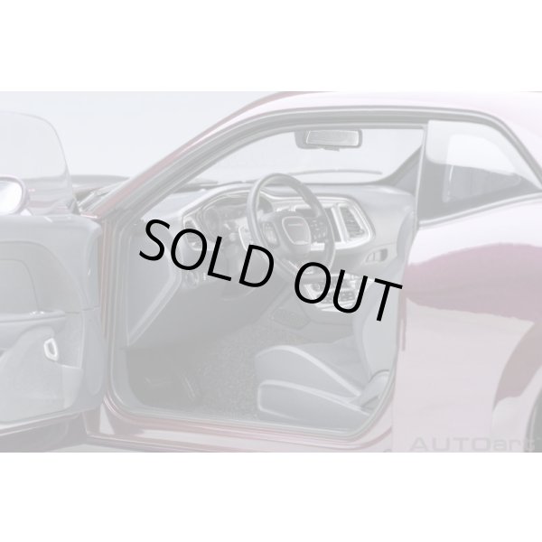 画像9: AUTOart 1/18 Dodge Challenger R/T Scat Pack Widebody 2022 (HELLRAISIN / Metallic Purple) (9)