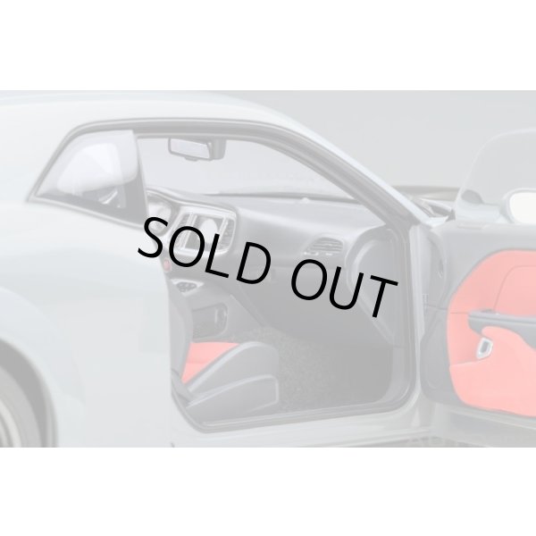 画像10: AUTOart 1/18 Dodge Challenger R/T Scat Pack Widebody 2022 (SMOKE SHOW / Gray) (10)