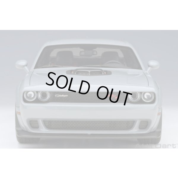 画像5: AUTOart 1/18 Dodge Challenger R/T Scat Pack Widebody 2022 (SMOKE SHOW / Gray) (5)