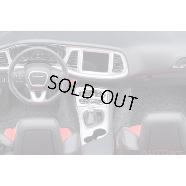 画像14: AUTOart 1/18 Dodge Challenger R/T Scat Pack Widebody 2022 (SMOKE SHOW / Gray) (14)