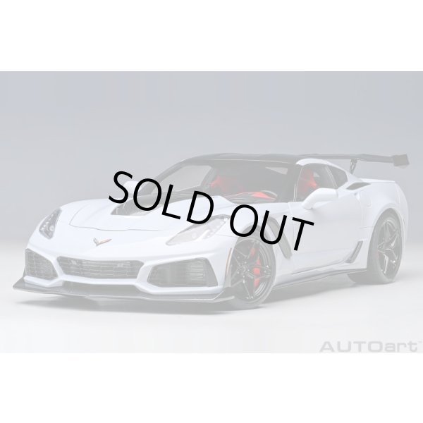 画像16: AUTOart 1/18 Chevrolet Corvette (C7) ZR1 (Gray Metallic) (16)