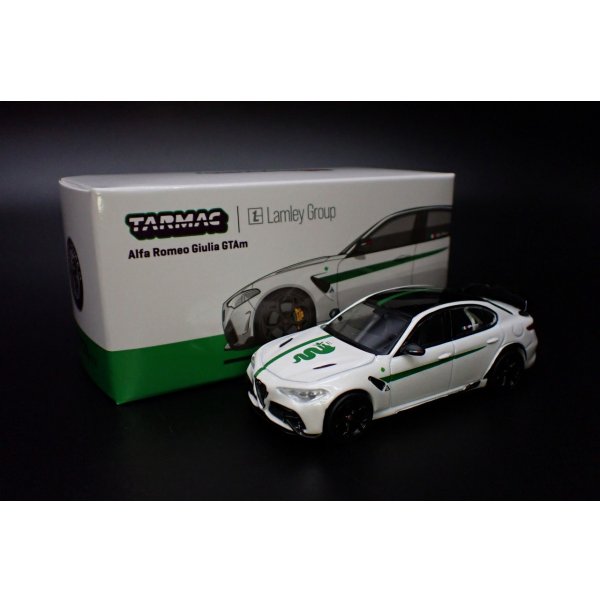 画像2: Tarmac Works 1/64 Alfa Romeo Giulia GTAm White/Green (2)