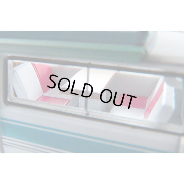 画像8: TOMYTEC 1/64 Limited Vintage Neo Nissan Caravan Camper (White/Light Blue) '73 (8)