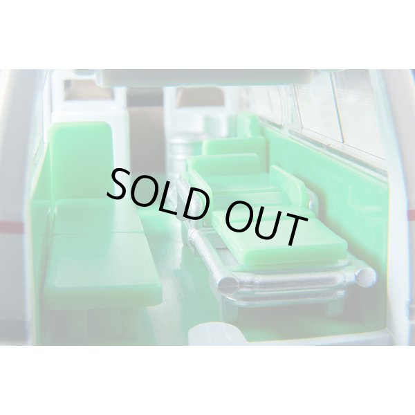 画像10: TOMYTEC 1/64 Limited Vintage Neo LV-N大都会01 Nissan Caravan 救急車（渋谷病院）大都会 PARTIII 第7話「逃亡の滑走路」より (10)