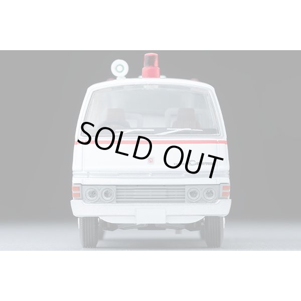 画像5: TOMYTEC 1/64 Limited Vintage Neo LV-N大都会01 Nissan Caravan 救急車（渋谷病院）大都会 PARTIII 第7話「逃亡の滑走路」より (5)