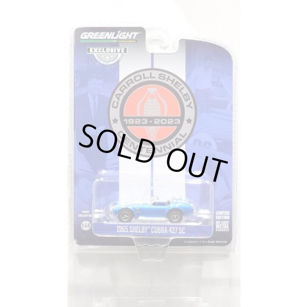 画像2: GREEN LiGHT EXCLUSIVE 1/64 1965 Shelby Cobra 427 S/C - Carroll Shelby Centennial - Guardsman Blue w/ White Stripes (2)