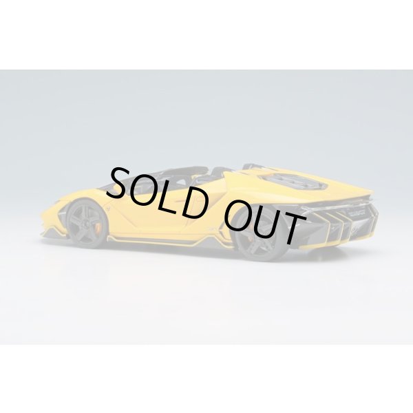 画像3: EIDOLON COLLECTION 1/43 Lamborghini Centenario Roadster LP770-4 2016 Giallo Orion Limited 60 pcs. (3)