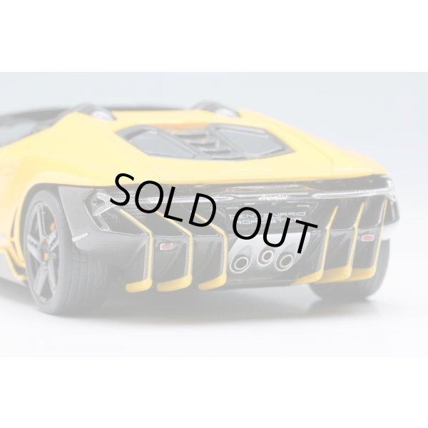 画像9: EIDOLON COLLECTION 1/43 Lamborghini Centenario Roadster LP770-4 2016 Giallo Orion Limited 60 pcs. (9)