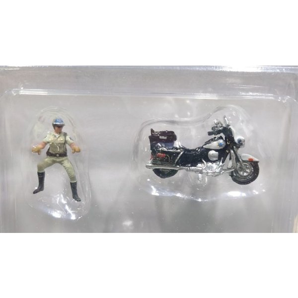 画像2: American Diorama 1/64 Highway Patrol (2)