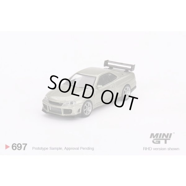 画像1: MINI GT 1/64 Nissan Skyline GT-R R34 Tommy Kaira R-z Millennium Jade (RHD) (1)