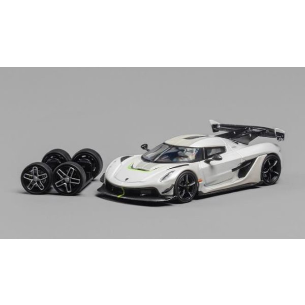 画像1: CM MODEL 1/64 Koenigsegg Jesko Attack Pearl White (1)