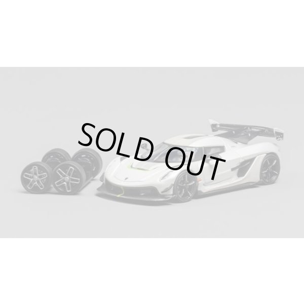 画像1: CM MODEL 1/64 Koenigsegg Jesko Attack Pearl White (1)