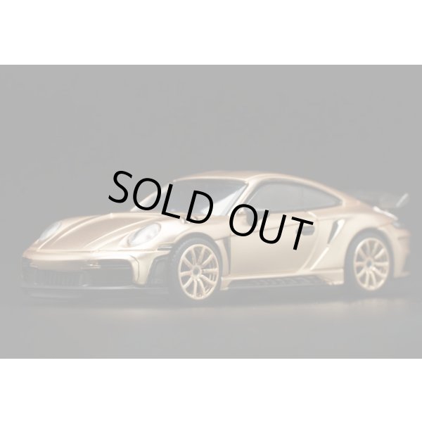 画像2: POP RACE 1/64 992 Stinger GTR - Gold (2)