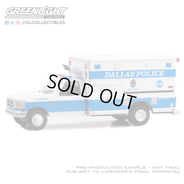 画像1: GREEN LiGHT EXCLUSIVE 1/64 First Responders - 1992 Ford F-350 Ambulance - Dallas Police Crime Scene, Dallas Texas (1)