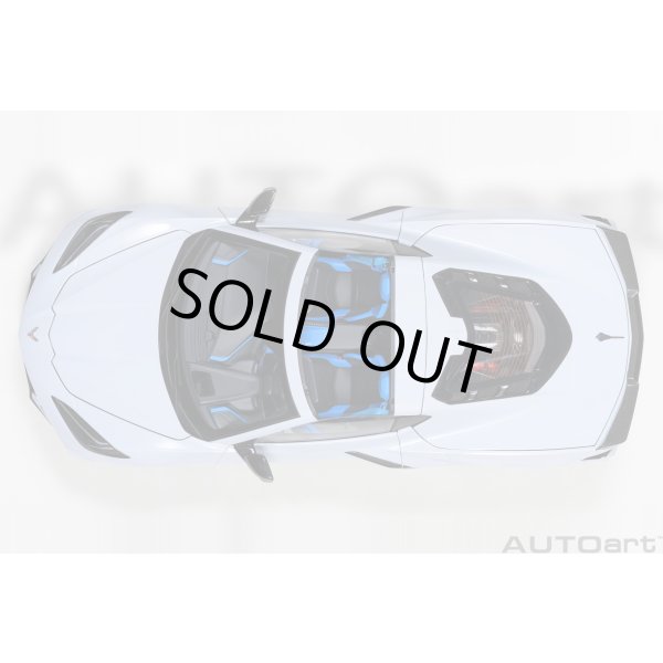 画像9: AUTOart 1/18 Chevrolet Corvette C8 Stingray Z51 (Ceramic Matrix Gray Metallic) (9)