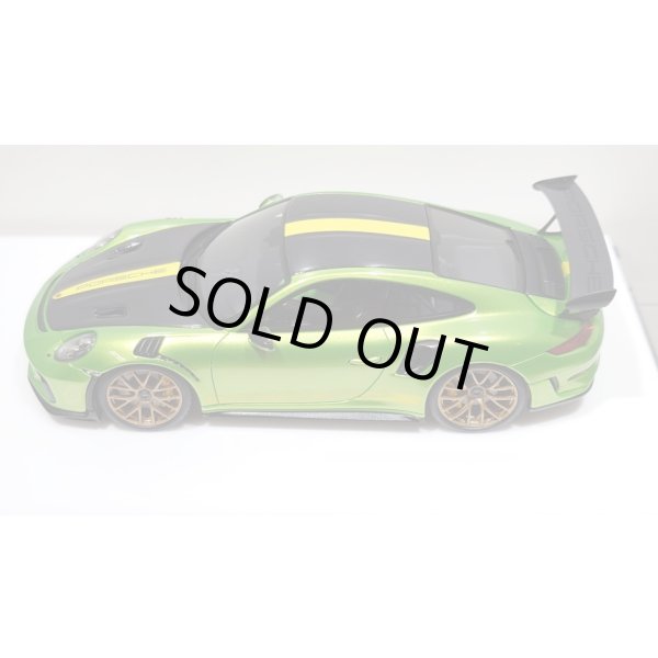 画像4: EIDOLON 1/43 Porsche 911 (991.2) GT3 RS Weissach package 2018 Giallo Verde Pearl with Body Stirpes Limited 32 pcs. (4)