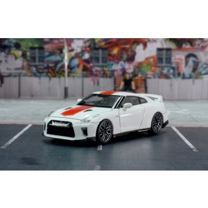 画像: MOTORHELIX 1/64 Nissan GT-R(R35) 50th Anniversary Brilliant White Pearl