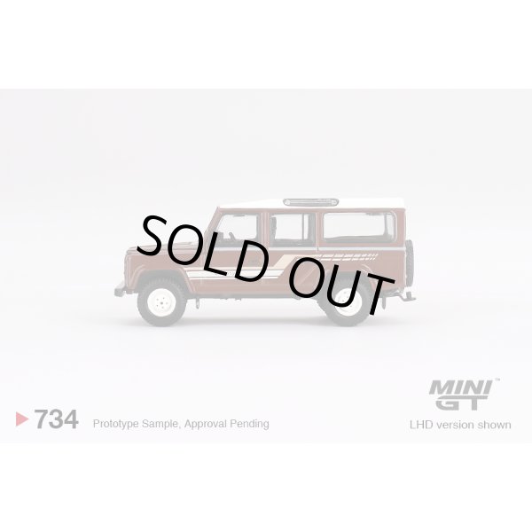 画像4: MINI GT 1/64 Land Rover Defender 110 1985 County Station Wagon Russet Brown (RHD) (4)