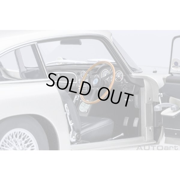 画像10: AUTOart 1/18 Aston Martin DB5 “Goldfinger” Bond Car (Silver) (10)