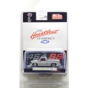 画像: M2 Machines 1/64 1991 Chevrolet C1500 SS 454 Custom Silver