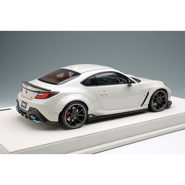 画像4: EIDOLON 1/18 TOM'S GR86 Wide Body 2022 Crystal White Pearl Limited 50 pcs. (4)