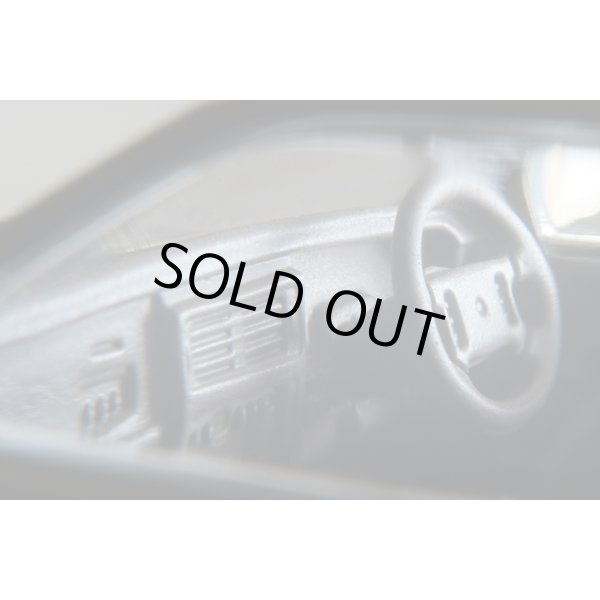 画像9: TOMYTEC 1/64 Limited Vintage NEO Nissan Leopard Altima “帰ってきた あぶない刑事” ver. (9)