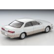 画像2: TOMYTEC 1/64 Limited Vintage NEO Toyota Mark II 2.5 Grande 1998 (White/Gold) (2)