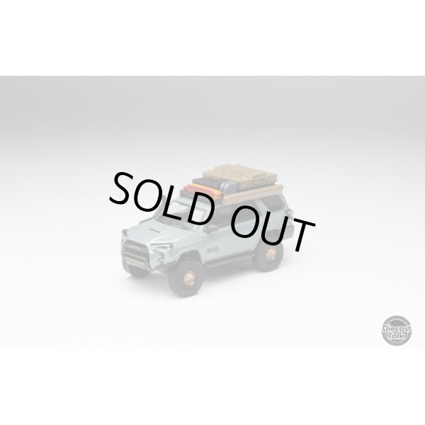 画像6: Gaincorp Products 1/64 Toyota 4Runner TRD Pro Overland Lunaroc [DiecastTalk特注] (6)