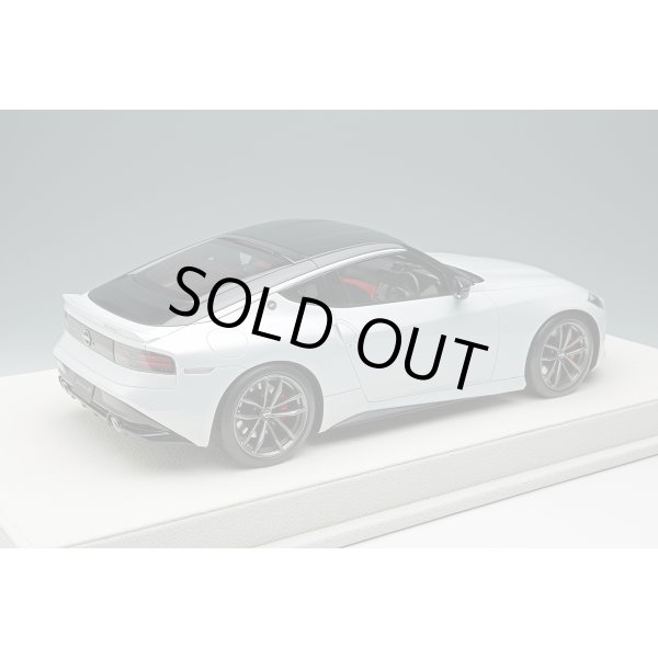 画像4: EIDOLON 1/18 Nissan Fairlady Z “Version ST” 2023 Prism White / Super Black (4)