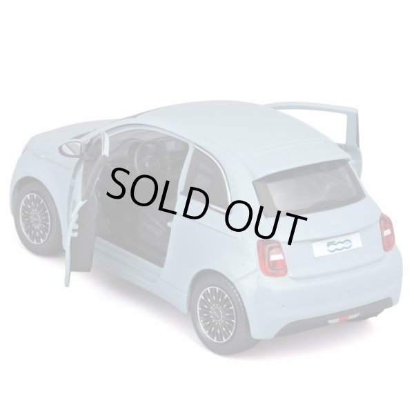 画像3: Burago 1/24 Fiat 500e (2003) Light Blue (3)