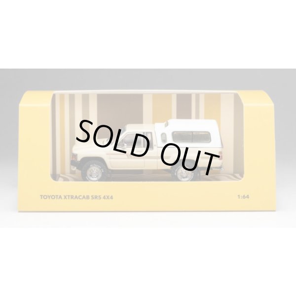 画像13: Gaincorp Products 1/64 Toyota Hilux SR5 Xtracab 1985 Beige with Accessories x DiecastTalk特注品 (13)