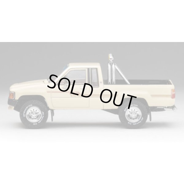 画像10: Gaincorp Products 1/64 Toyota Hilux SR5 Xtracab 1985 Beige with Accessories x DiecastTalk特注品 (10)