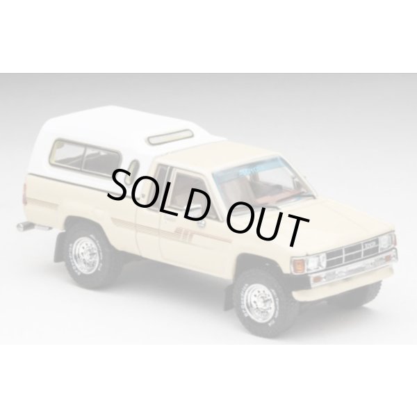 画像9: Gaincorp Products 1/64 Toyota Hilux SR5 Xtracab 1985 Beige with Accessories x DiecastTalk特注品 (9)