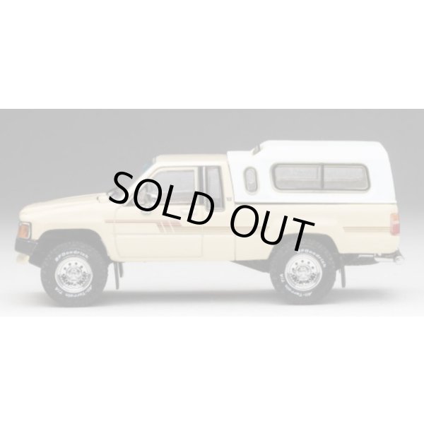 画像5: Gaincorp Products 1/64 Toyota Hilux SR5 Xtracab 1985 Beige with Accessories x DiecastTalk特注品 (5)