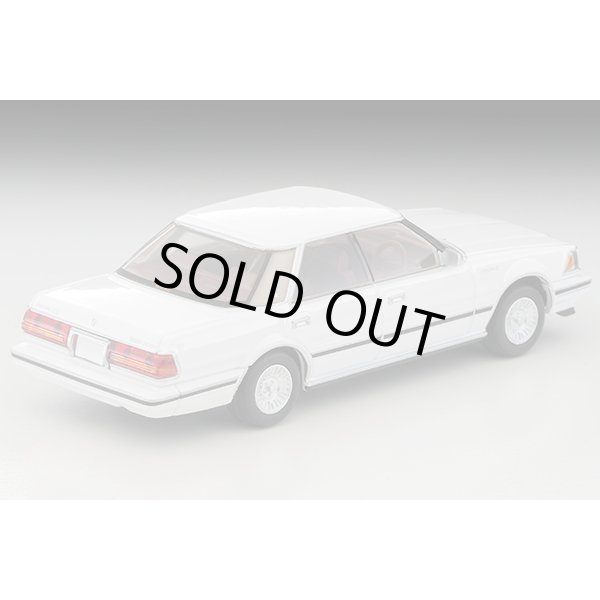 画像2: TOMYTEC 1/64 Limited Vintage NEO Toyota Crown Hardtop 3.0 Royal Saloon G (White) 1985 (2)