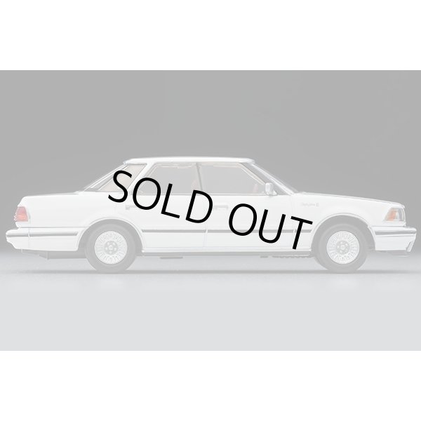 画像4: TOMYTEC 1/64 Limited Vintage NEO Toyota Crown Hardtop 3.0 Royal Saloon G (White) 1985 (4)