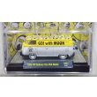 画像2: M2 Machines 1/64 1960 Volkswagen Delivery Van USA Model (2)