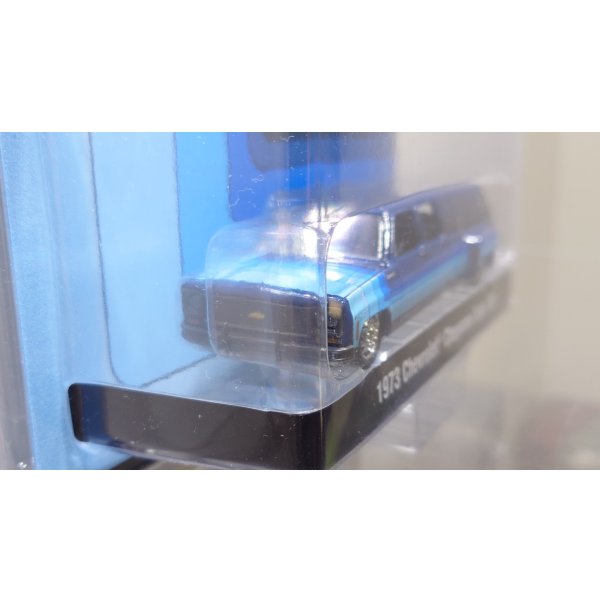 画像3: M2 Machines 1/64 2013 Chevrolet Cheyenne Super 30 Dually Camper Shell Blue (3)