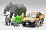 画像: TOMYTEC 1/64 "Kaiyodo (海洋堂)" x "Tomica Limited Vintage" Diorama Collection 64 #CarSnap29a Safari 2 (with Toyota Hilux 4WD Pickup Double Cab)
