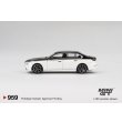 画像4: MINI GT 1/64 BMW i7 xDrive60 Alpine White/Black Sapphire (LHD) (4)
