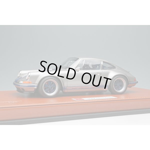 画像1: EIDOLON 1/18 Singer 911 (964) Coupe Titanium Silver / Navy Stripe Limited 100 pcs. (1)