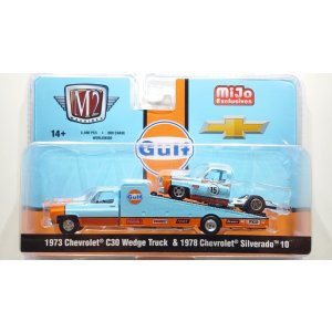 画像: M2 Machines 1/64 1973 Chevrolet C30 Wedge Truck & 1978 Silver Silverado 10 Blue/Orange Gulf