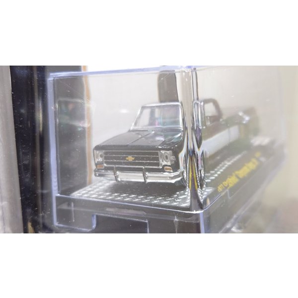 画像3: M2 Machines 1/64 1977 Chevrolet Cheyenne Super 30 Custom Black/White (3)