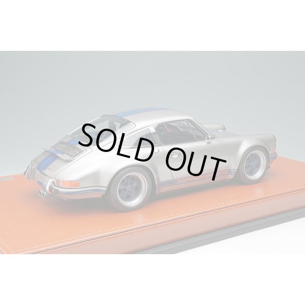 画像4: EIDOLON 1/18 Singer 911 (964) Coupe Titanium Silver / Navy Stripe Limited 100 pcs. (4)